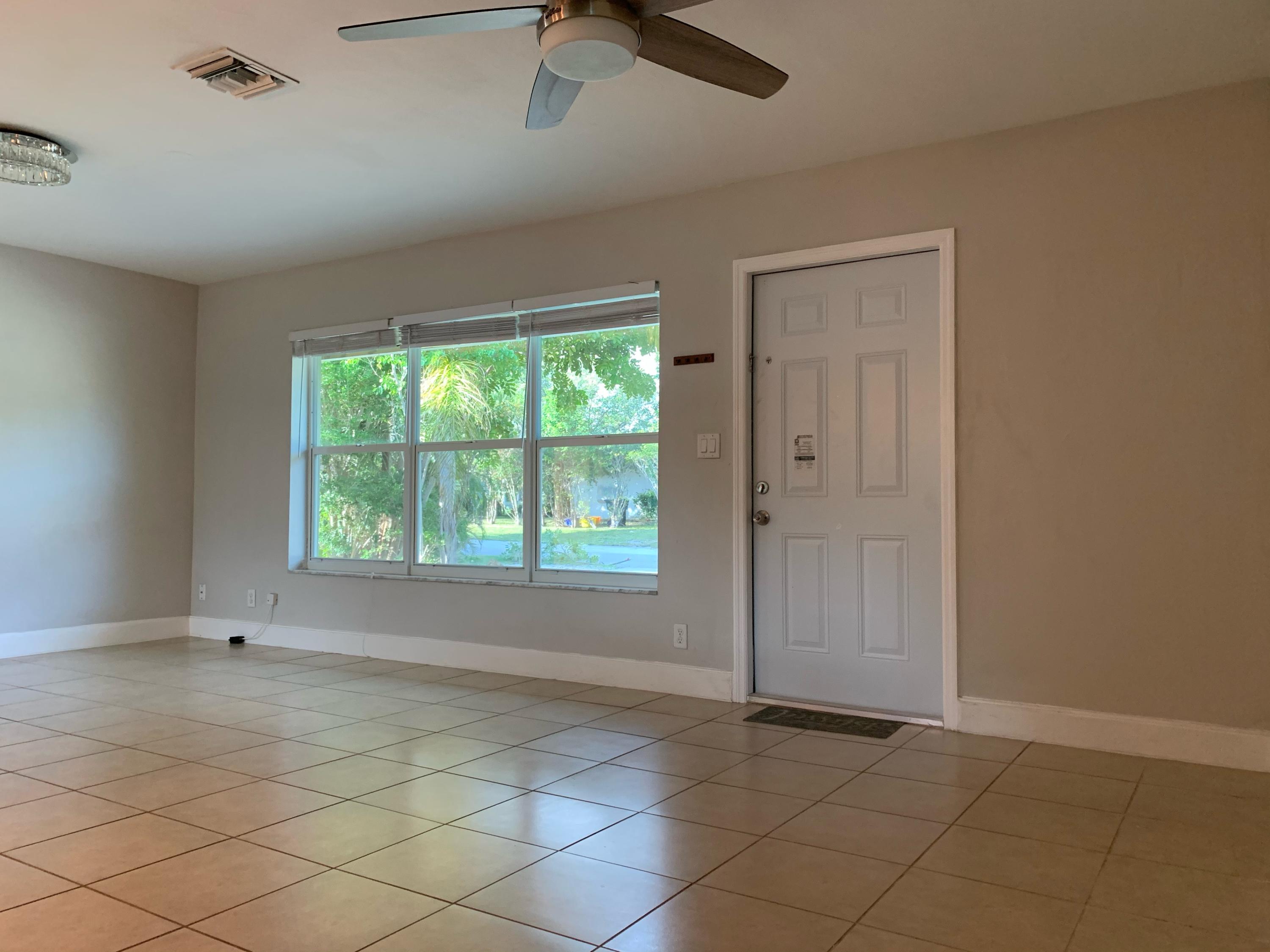 290 Northwest 7th Street Boca Raton, FL 33432 - Photo 3 of 10 living room
