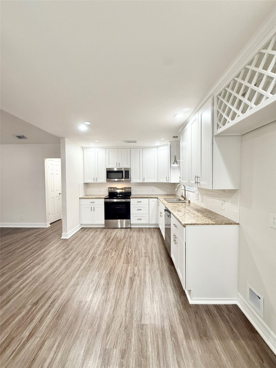 477 Oyster Creek Court Richwood, TX 77531 - Photo 10 of 33 a large kitchen with kitchen island granite countertop a sink window and stainless steel appliances