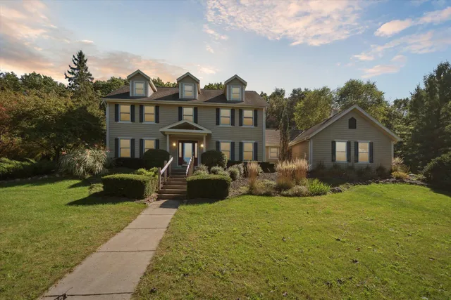 $799,900 | W343S9780 Red Brae Drive, Mukwonago, WI 53149