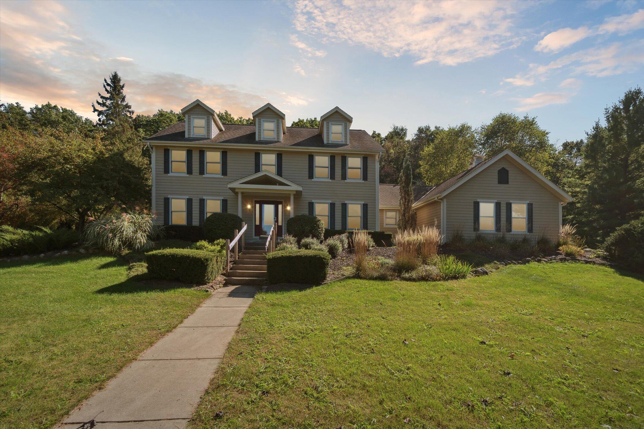 01-W343S9780-Red-Brae-Dr-Mukwonago-WI-53