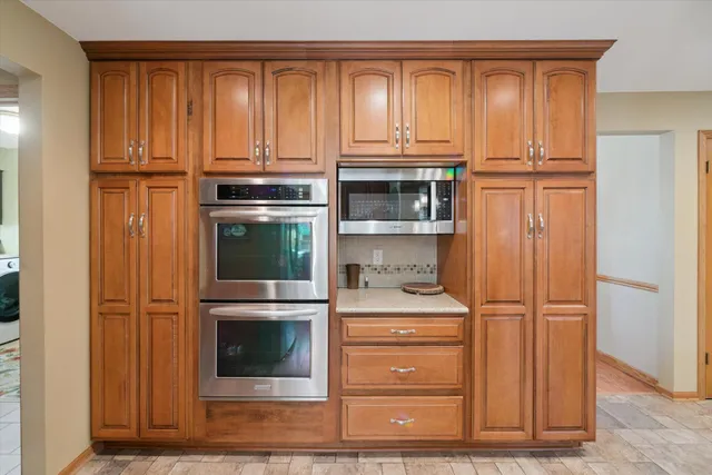 $799,900 | W343S9780 Red Brae Drive, Mukwonago, WI 53149