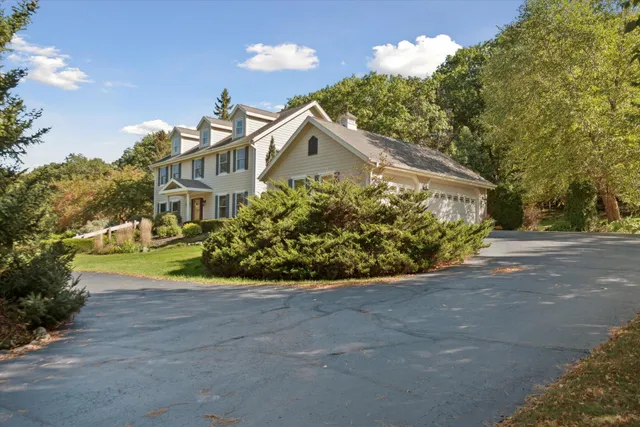 $799,900 | W343S9780 Red Brae Drive, Mukwonago, WI 53149