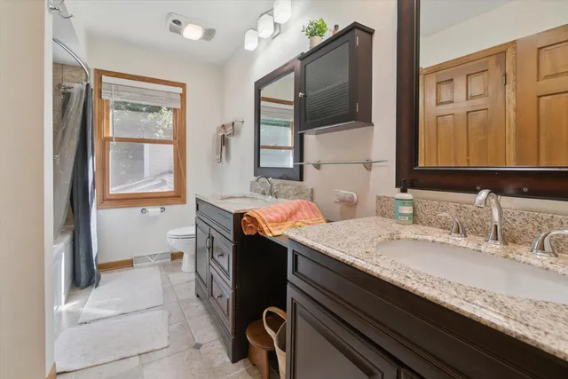 $799,900 | W343S9780 Red Brae Drive, Mukwonago, WI 53149