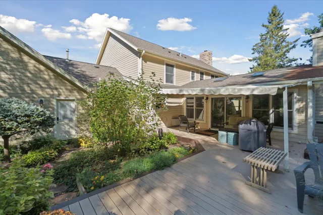 $799,900 | W343S9780 Red Brae Drive, Mukwonago, WI 53149