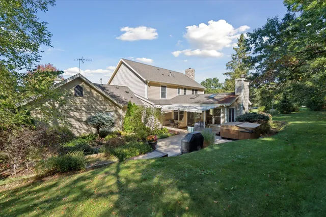 $799,900 | W343S9780 Red Brae Drive, Mukwonago, WI 53149