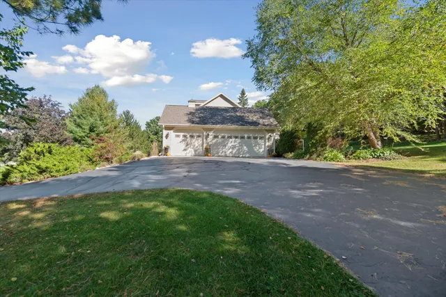 $799,900 | W343S9780 Red Brae Drive, Mukwonago, WI 53149