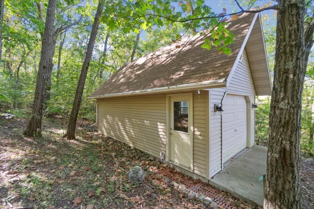 $799,900 | W343S9780 Red Brae Drive, Mukwonago, WI 53149