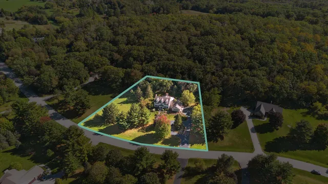 $799,900 | W343S9780 Red Brae Drive, Mukwonago, WI 53149