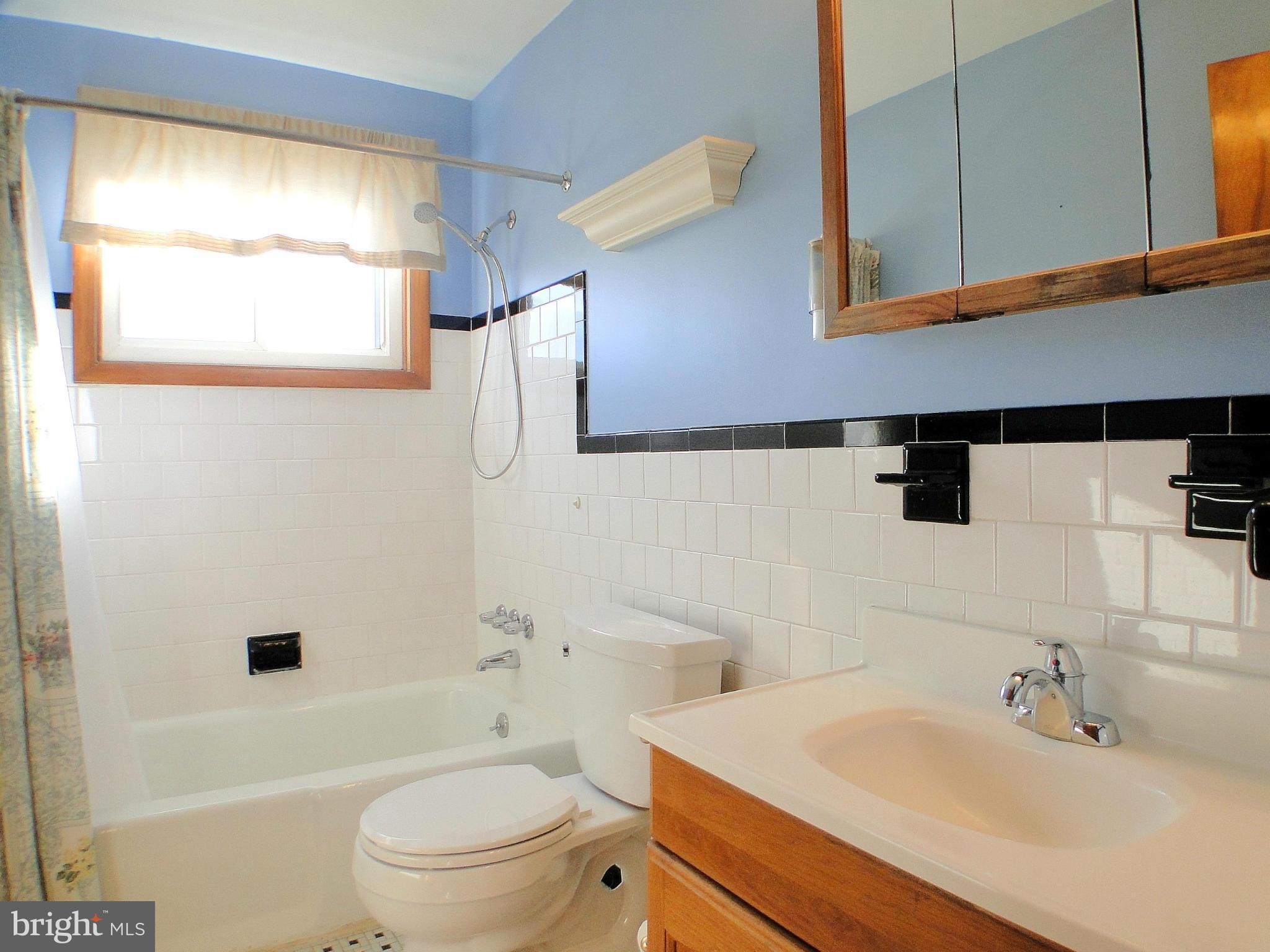 1511 Brian Road Baltimore, MD 21237 - Photo 18 of 30 Main Level Full Bath