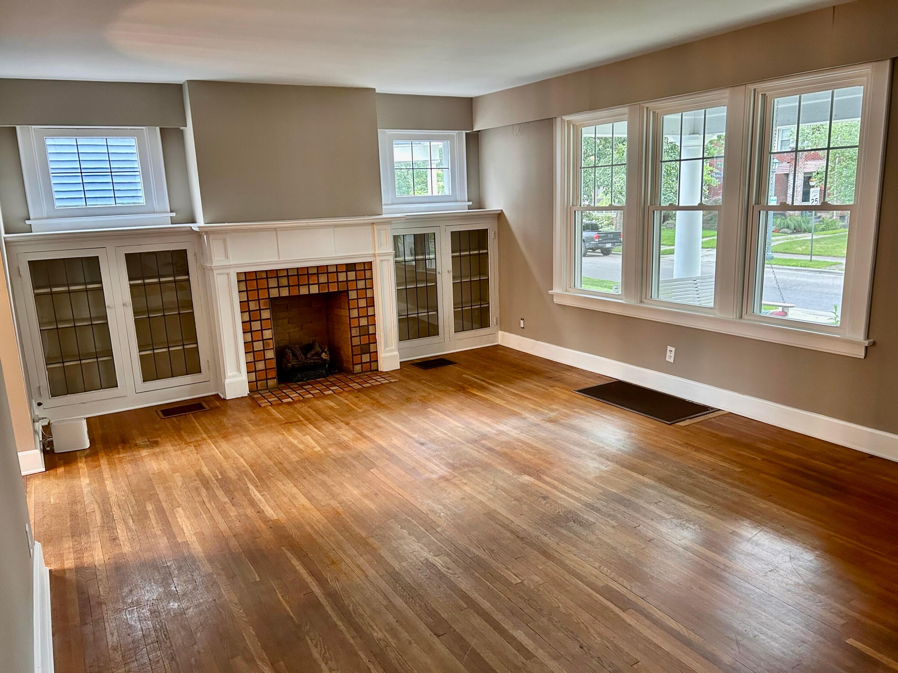 742 South Cassingham Road Bexley, OH 43209 - Photo 5 of 60 Living room