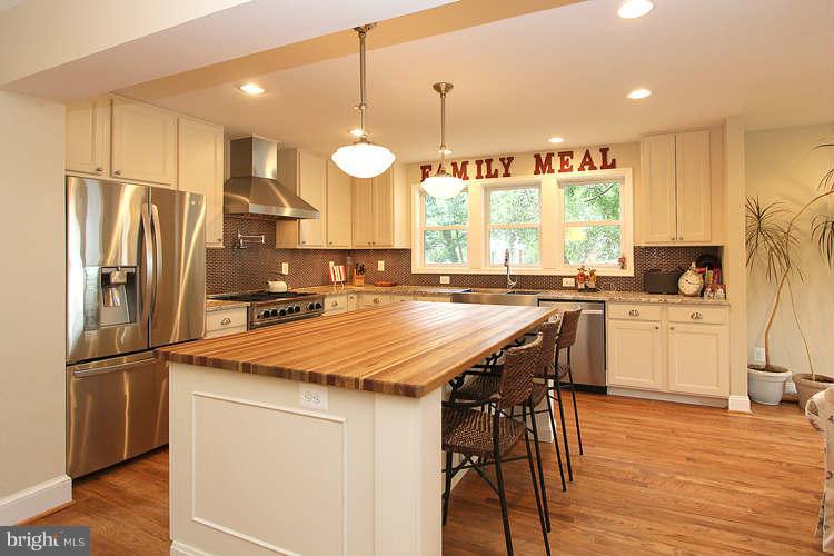 10202 Greenock Road Silver Spring, MD 20901 - Photo 11 of 28 Kitchen