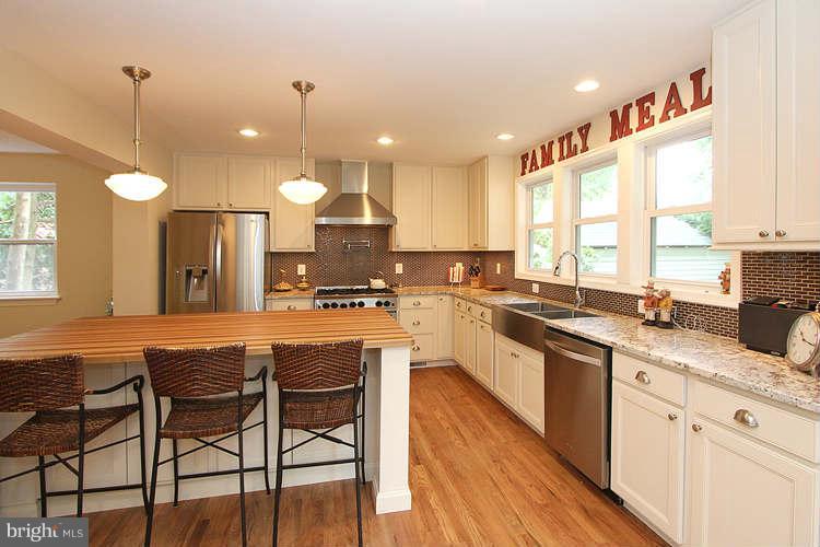10202 Greenock Road Silver Spring, MD 20901 - Photo 13 of 28 Kitchen
