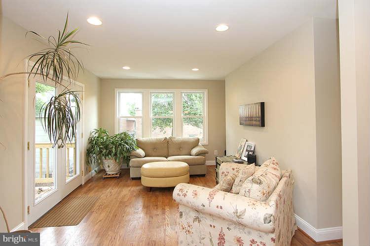 10202 Greenock Road Silver Spring, MD 20901 - Photo 17 of 28 Family Room