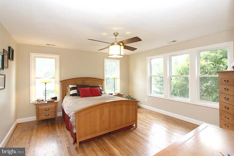 10202 Greenock Road Silver Spring, MD 20901 - Photo 22 of 28 Bedroom (Master)
