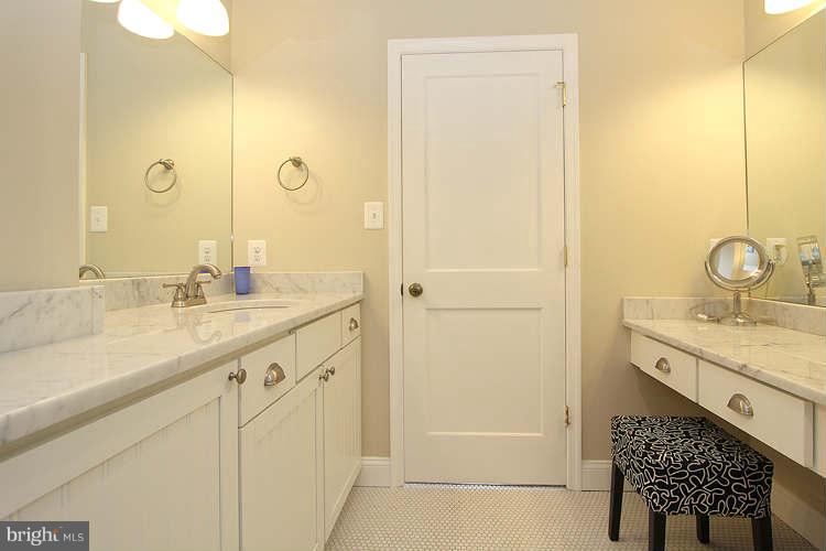 10202 Greenock Road Silver Spring, MD 20901 - Photo 26 of 28 Bath (Master)