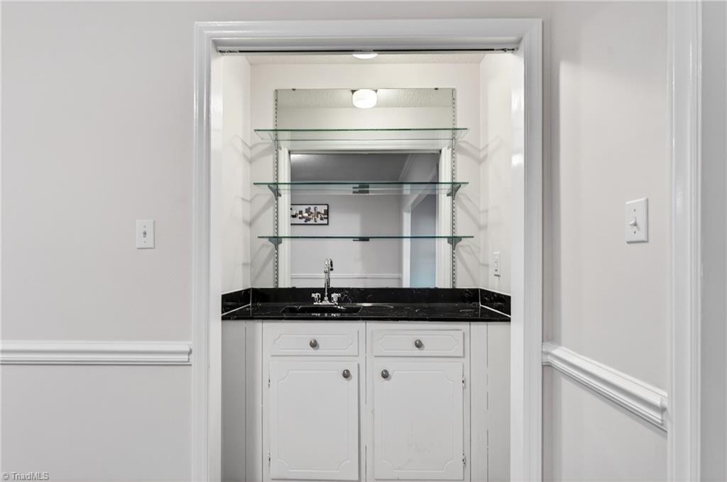 534 Lindley Road Greensboro, NC 27410 - Photo 9 of 48