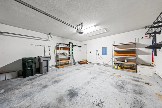 a view of back yard of the house