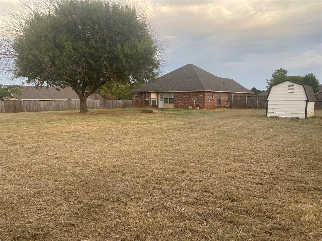 150 Hunters Circle Weatherford, TX 76088 - Photo 23 of 25 a front view of a house with yard
