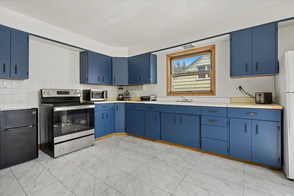 $185,000 | 7202 West Medford Avenue, Milwaukee, WI 53218
