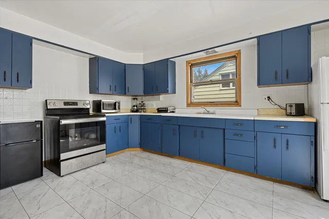 $185,000 | 7202 West Medford Avenue, Milwaukee, WI 53218