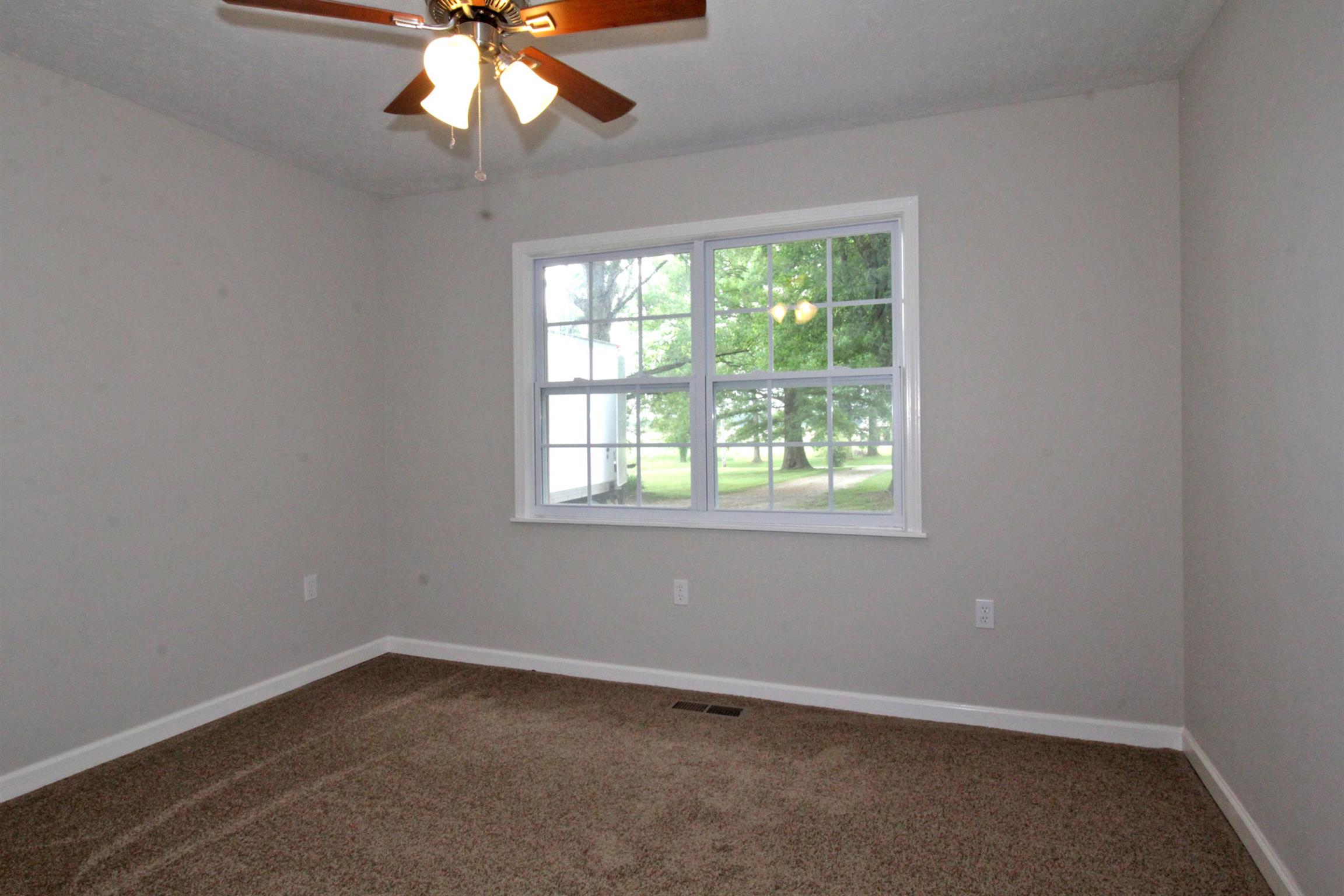 594 White Road Portland, TN 37148 - Photo 10 of 14
