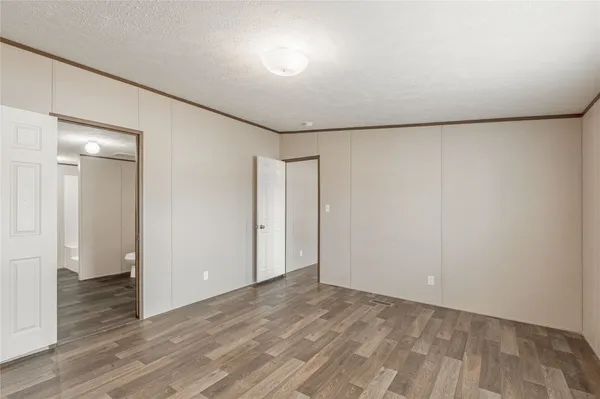a view of empty room with window