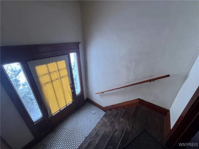 $74,900 | 62 Sumner Place, Buffalo, NY 14211