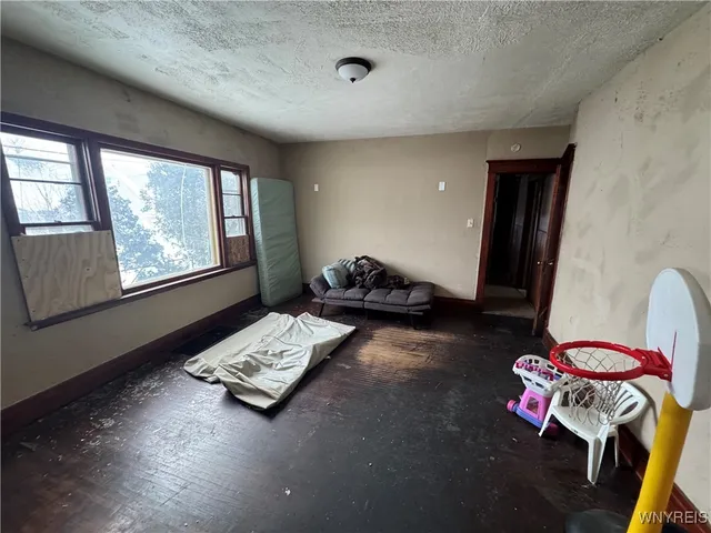 $74,900 | 62 Sumner Place, Buffalo, NY 14211