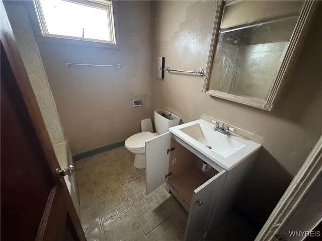 $74,900 | 62 Sumner Place, Buffalo, NY 14211