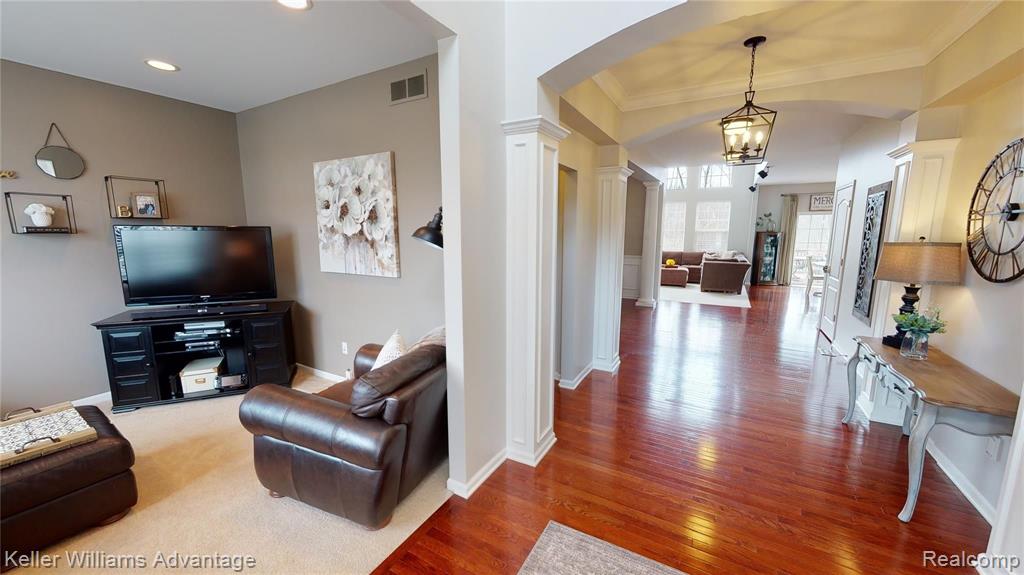 27303 Victoria Road Novi, MI 48374 - Photo 3 of 72