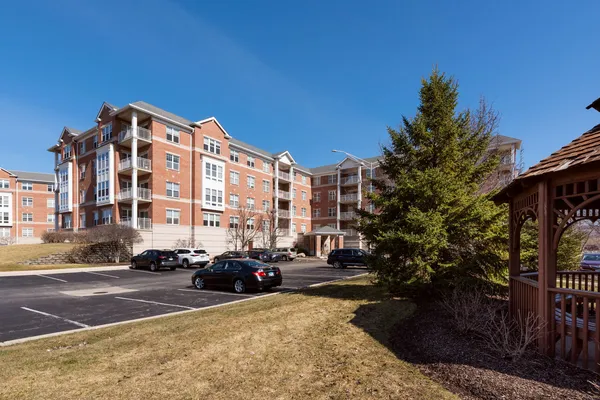 $449,990 | 153 Pointe Drive, Unit 201, Northbrook, IL 60062
