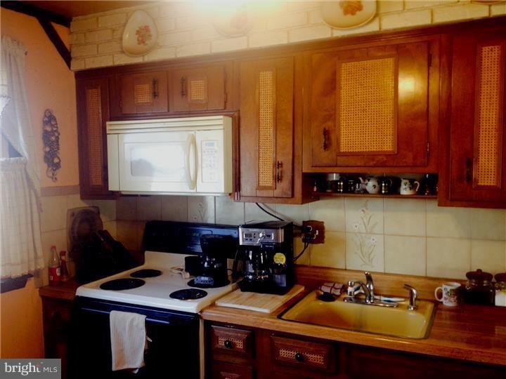 109 Robert Kennedy Road Lawnside, NJ 08045 - Photo 6 of 13 Kitchen