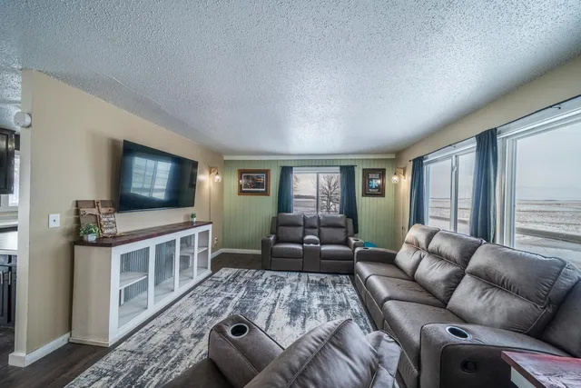 $325,000 | 20365 Co Highway 5, Lake Park, MN 56554