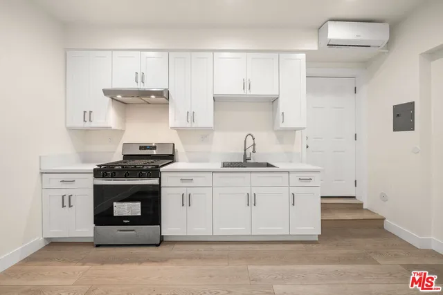 $2,200 | 212 South Reeves Drive, Unit 13, Beverly Hills, CA 90212