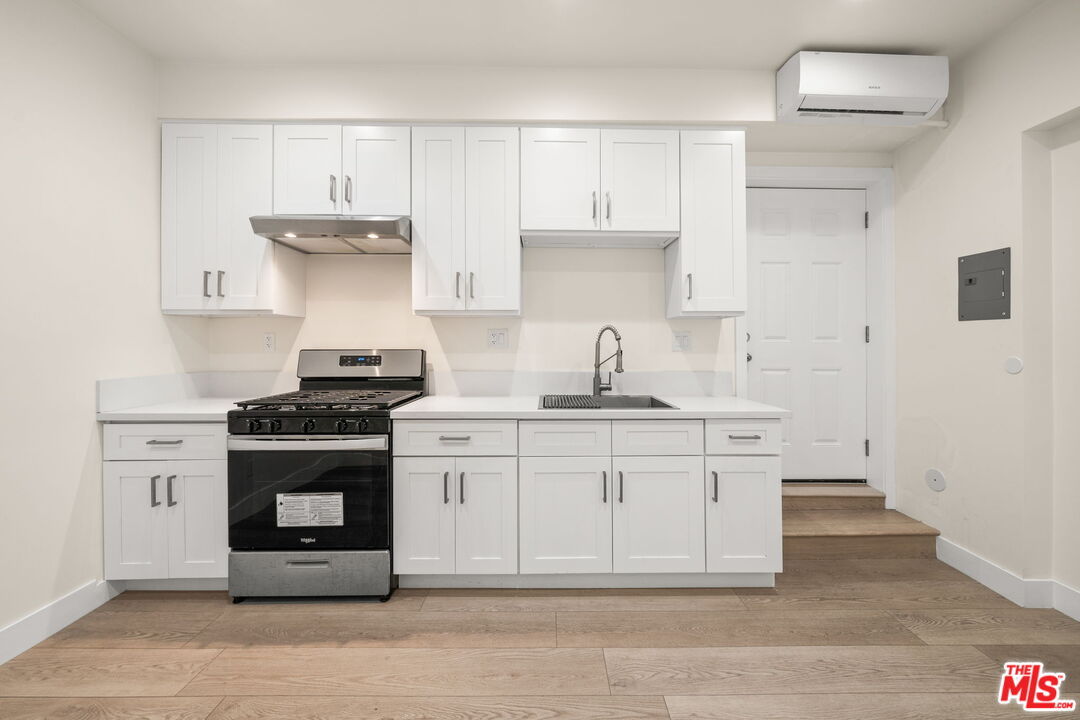 212 South Reeves Drive, Unit 13 Beverly Hills, CA 90212 - Photo 5 of 11