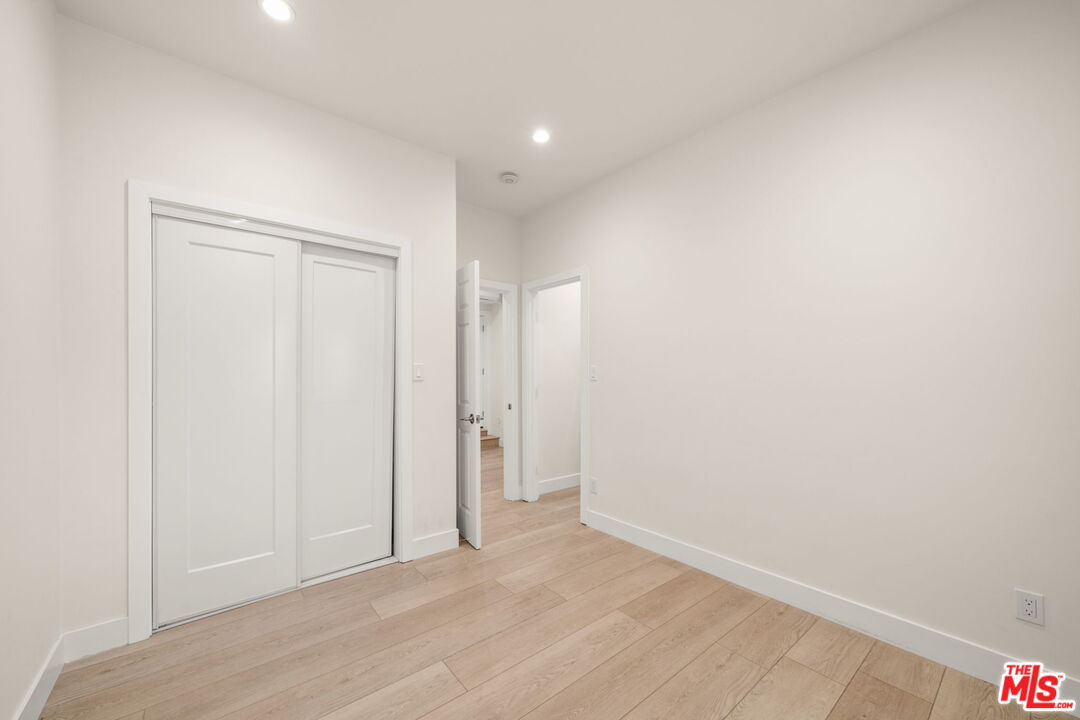 212 South Reeves Drive, Unit 13 Beverly Hills, CA 90212 - Photo 6 of 11