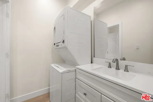 $2,200 | 212 South Reeves Drive, Unit 13, Beverly Hills, CA 90212