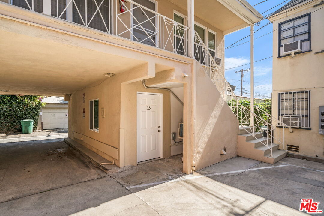 212 South Reeves Drive, Unit 13 Beverly Hills, CA 90212 - Photo 10 of 11