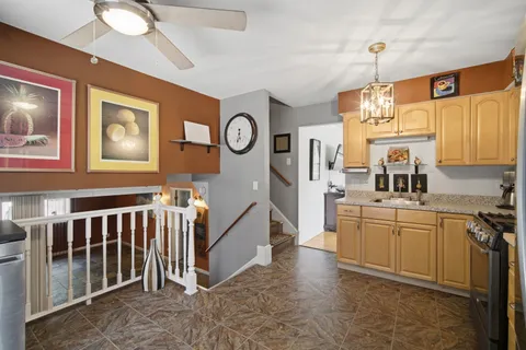 $450,000 | 2176 North Westmoreland Drive, Palatine, IL 60074
