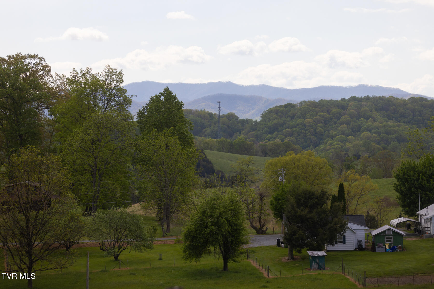 133 Bob Wright Road Elizabethton, TN 37643 - Photo 3 of 46 133BobWright_260420_0003