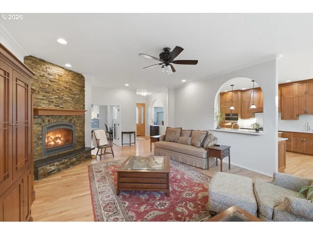 $800,000 | 2082 Barrington Avenue Southeast, Salem, OR 97302