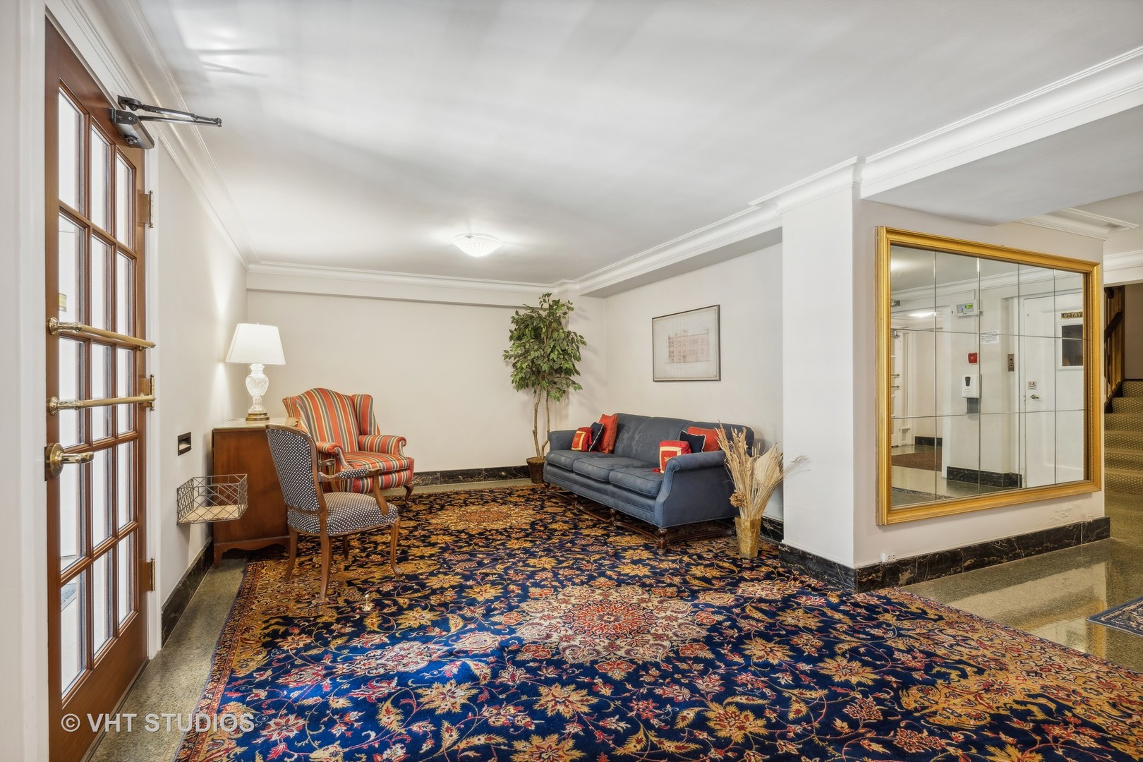 1426 Chicago Avenue, Unit 2N Evanston, IL 60201 - Photo 20 of 32 a living room with furniture or couch and a rug