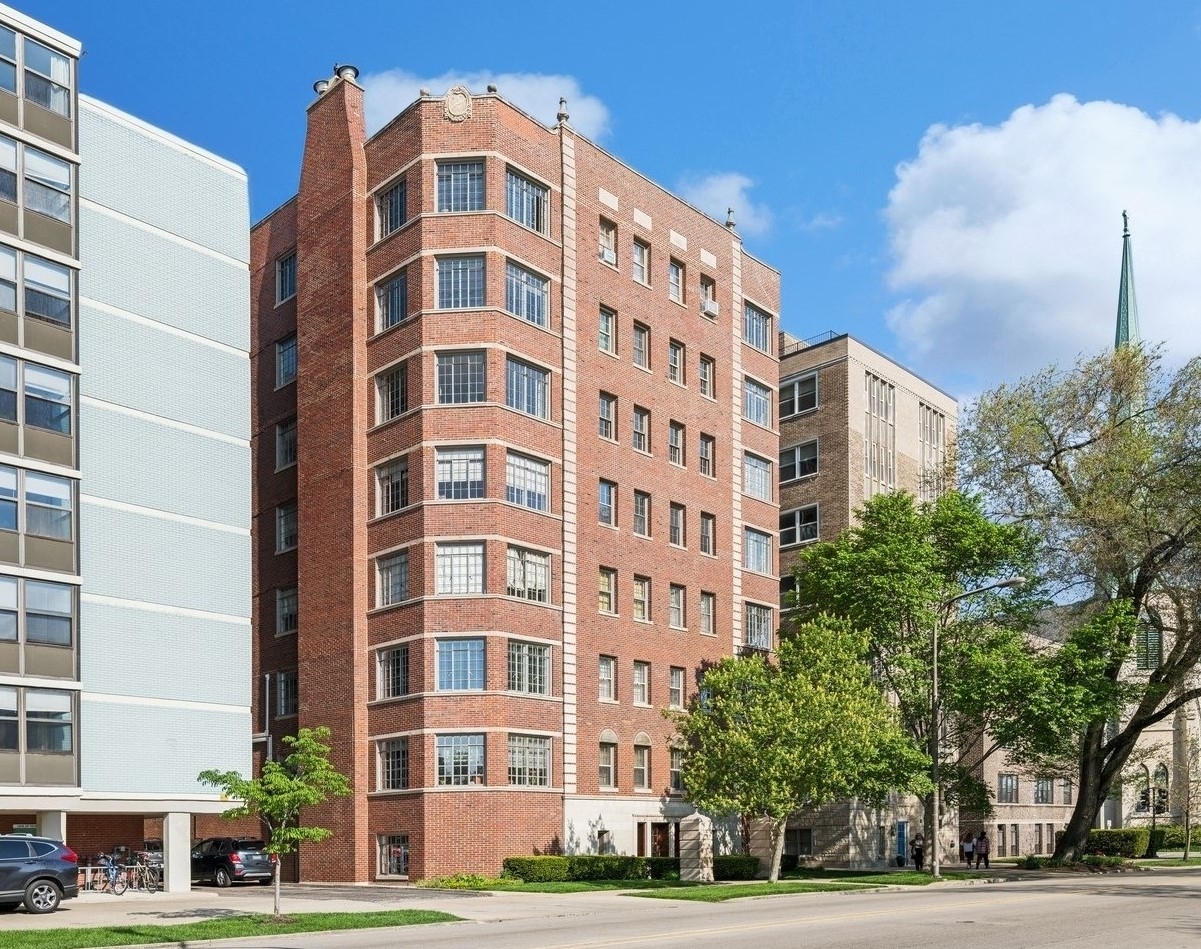 1426 Chicago Avenue, Unit 2N Evanston, IL 60201 - Photo 2 of 32 a front view of a building