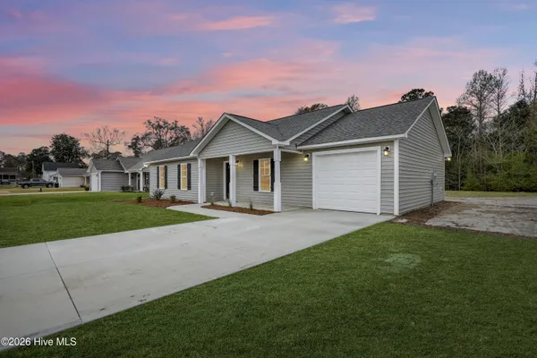 $259,900 | 506 Hadnot Avenue, Maysville, NC 28555