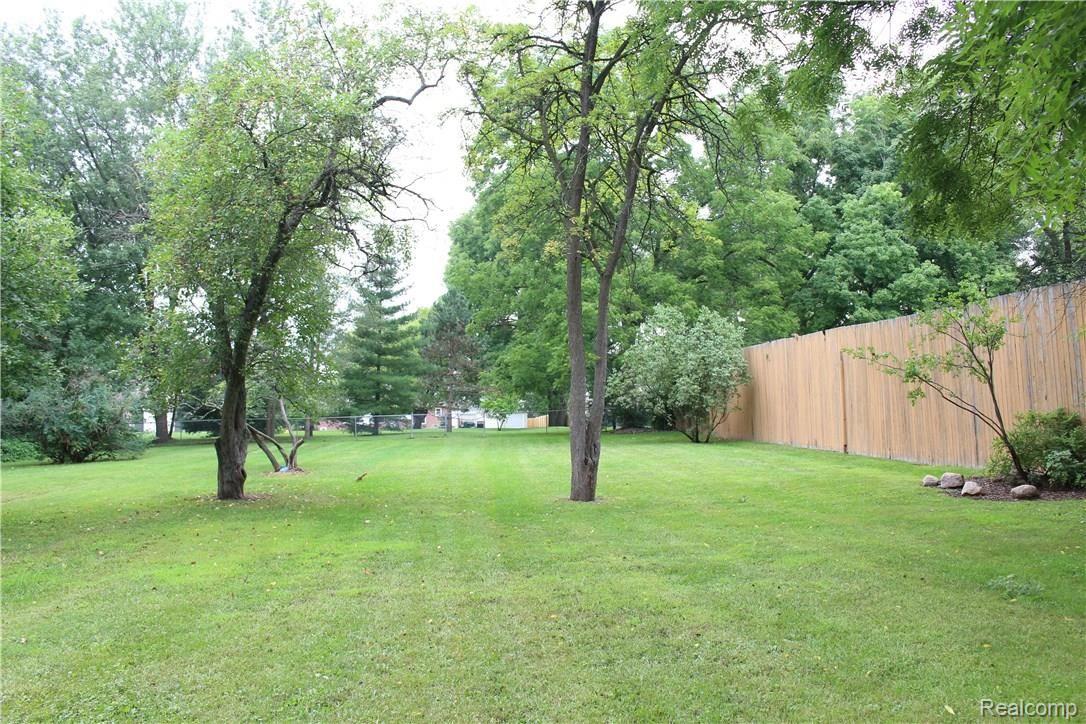 2724 Hickory Lawn Road Rochester, MI 48307 - Photo 28 of 30 28.JPG