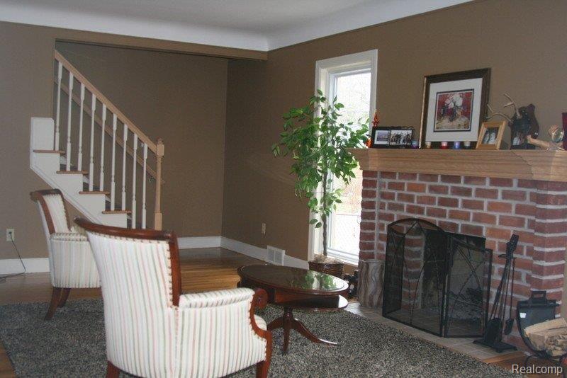 1597 Hampton Road Grosse Pointe, MI 48236 - Photo 4 of 24 IMG_7836.JPG