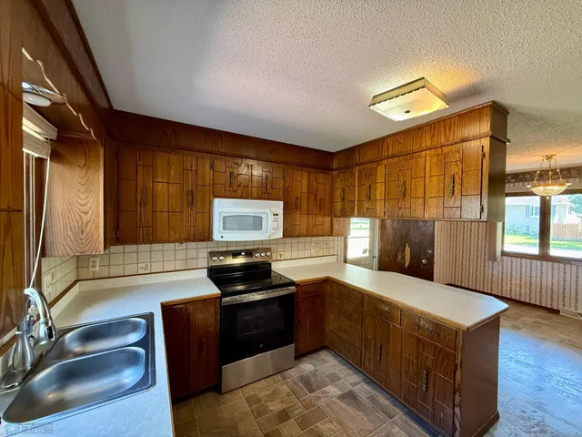 $299,900 | 1614 27th Avenue South, Moorhead, MN 56560