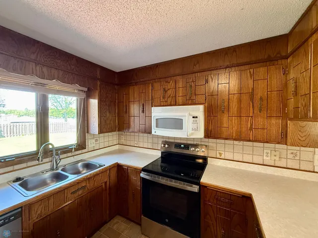 $299,900 | 1614 27th Avenue South, Moorhead, MN 56560