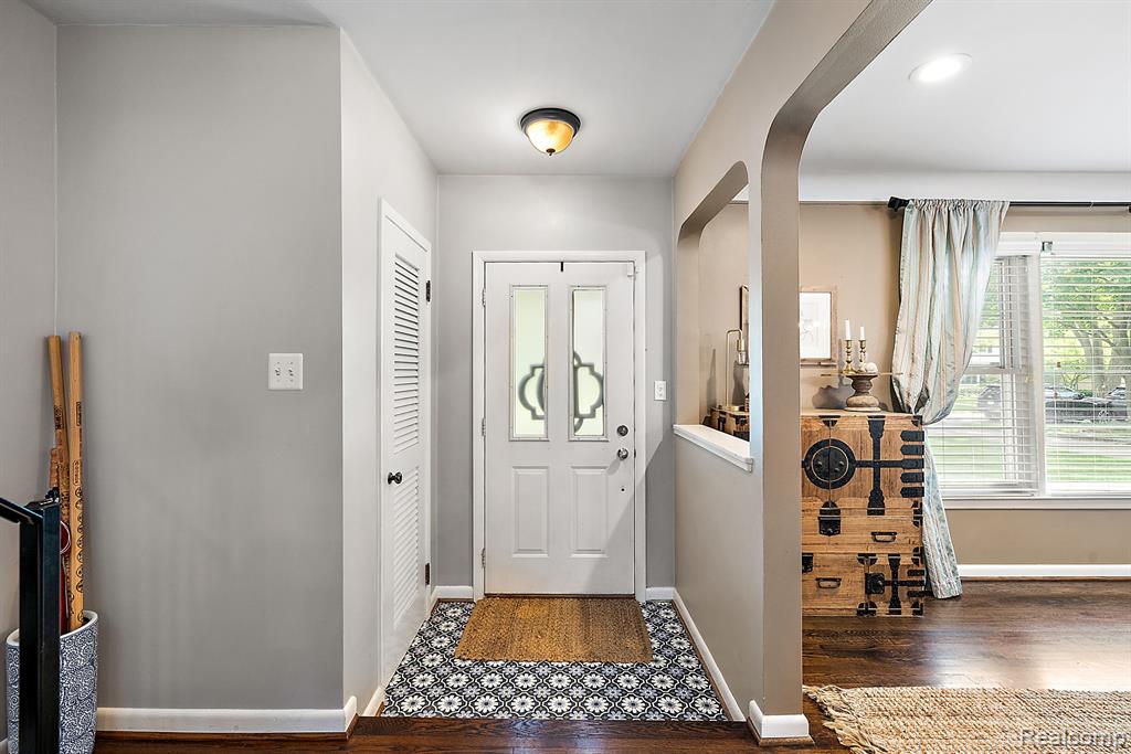 1050 Norfolk Street Birmingham, MI 48009 - Photo 6 of 54