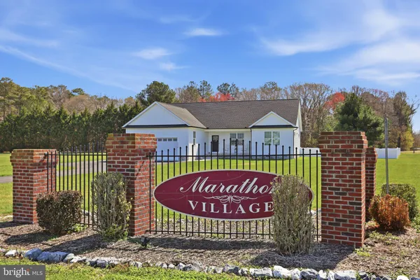 a sign that is sitting on the side of a road